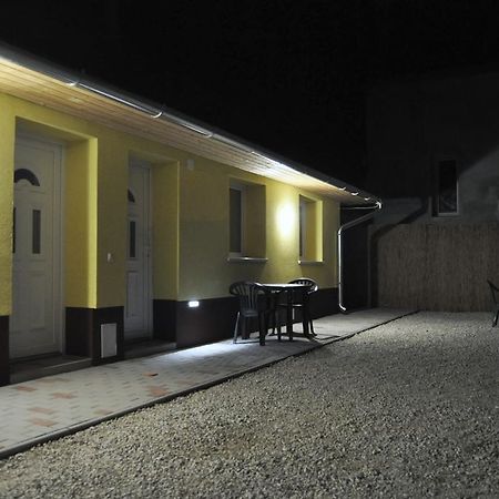 Csongradi Vendegvaro Apartmanok, Szarka Haz 외부 사진
