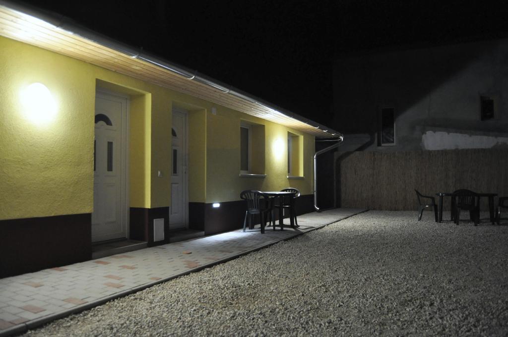 Csongradi Vendegvaro Apartmanok, Szarka Haz 외부 사진